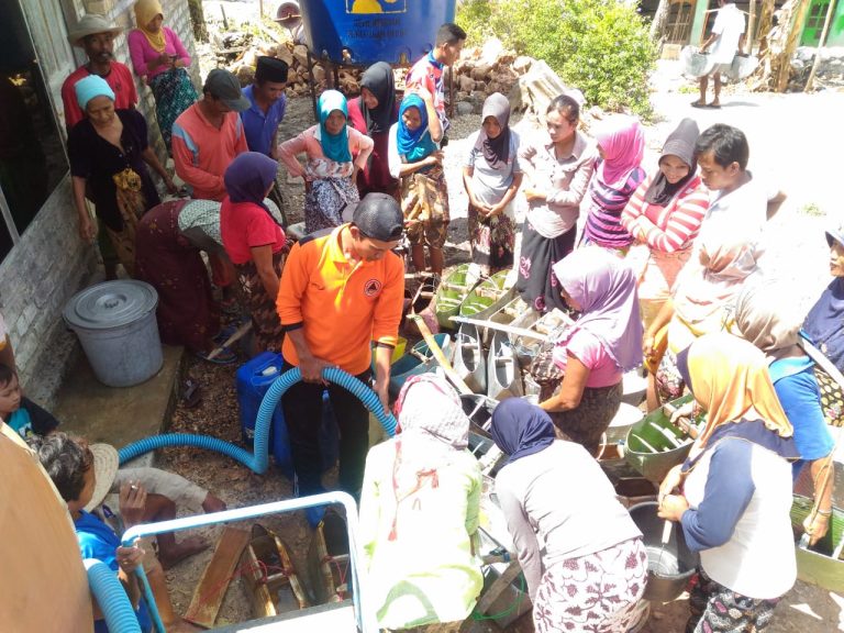 DISTRIBUSI AIR BERSIH DIKEC.BATUMAMAR