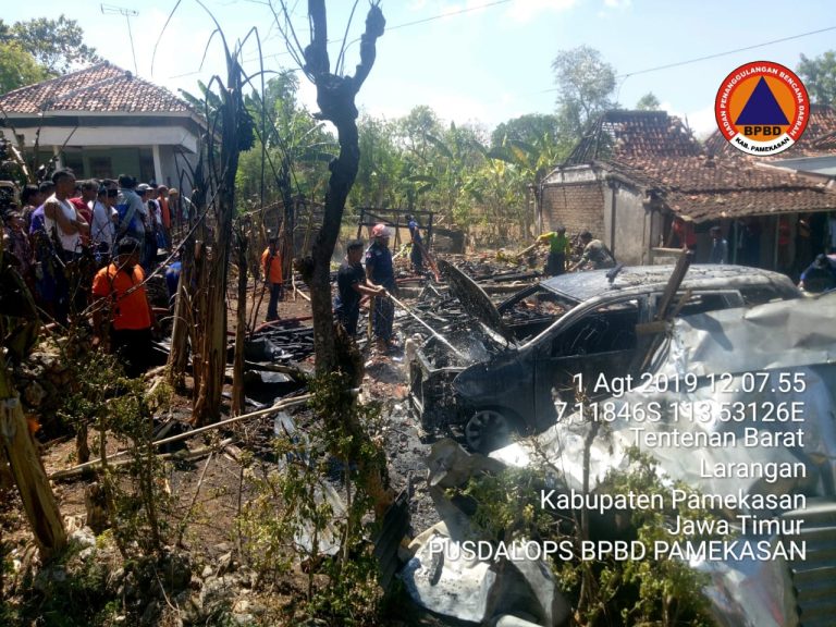 RUMAH,MOTOR DAN MOBIL TERBAKAR…