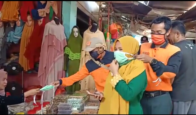 SEBAR RIBUAN MASKER GRATIS UNTUK MASYARAKAT