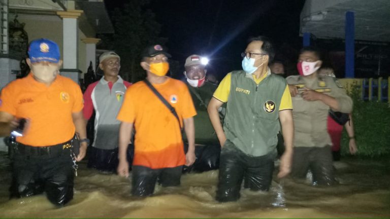 BANJIR,LONGSOR HINGGA JEMBATAN TERPUTUS